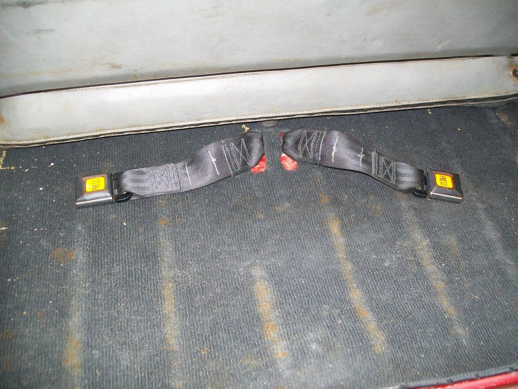 Replaced Rear Seatbelts 4-21-2010 [1].JPG