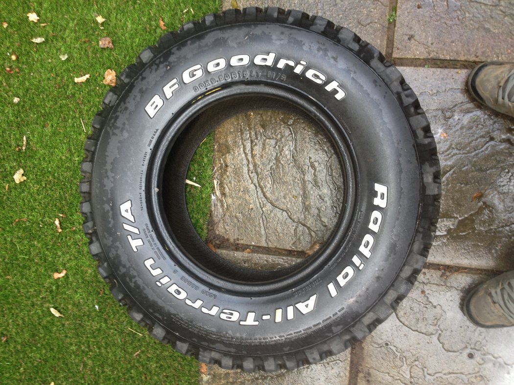 while looking on ebay for some this lonely fellow poped up and said buy me buy me!!! so i did ha. thats the spare screen acurate (well when i find a fith wheel ha)