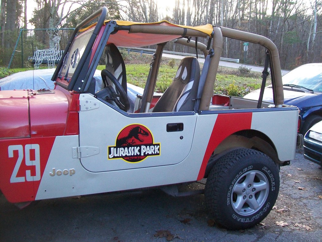 Driver Side with Jeep Decal Added 12-2-2010 [6].JPG