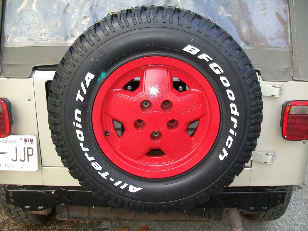 Brand New Tire 12-22-2010 [3].JPG