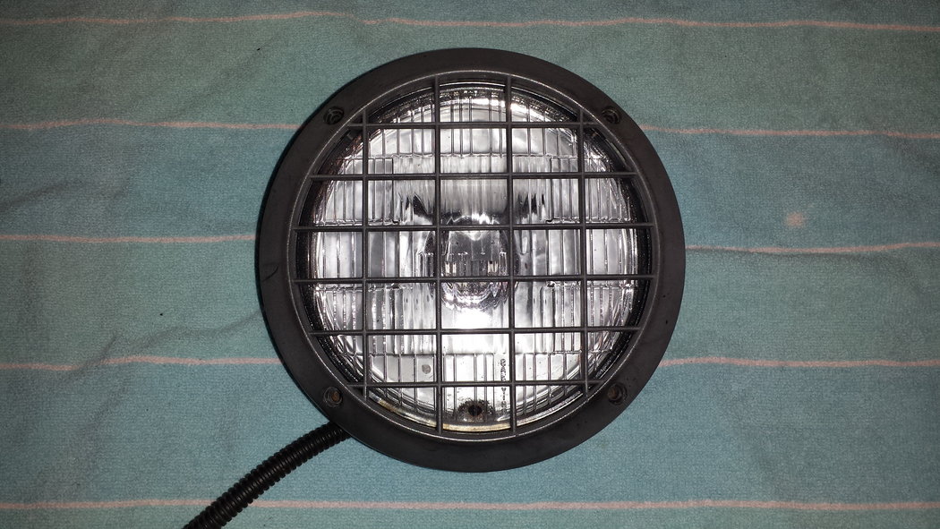 The after picture with YJ fog lamp with YJ lense and TJ reflector.