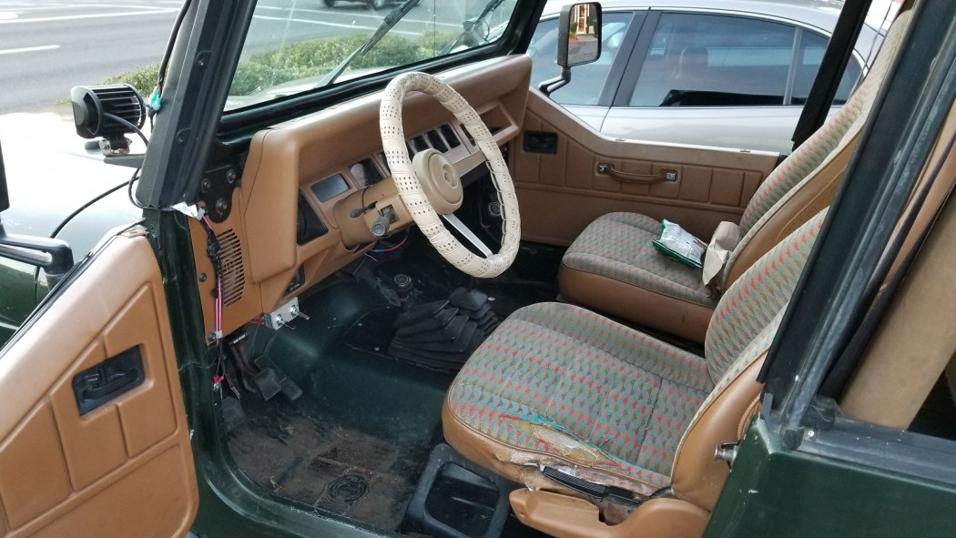 2.5L 95 YJ SE Interior.jpg